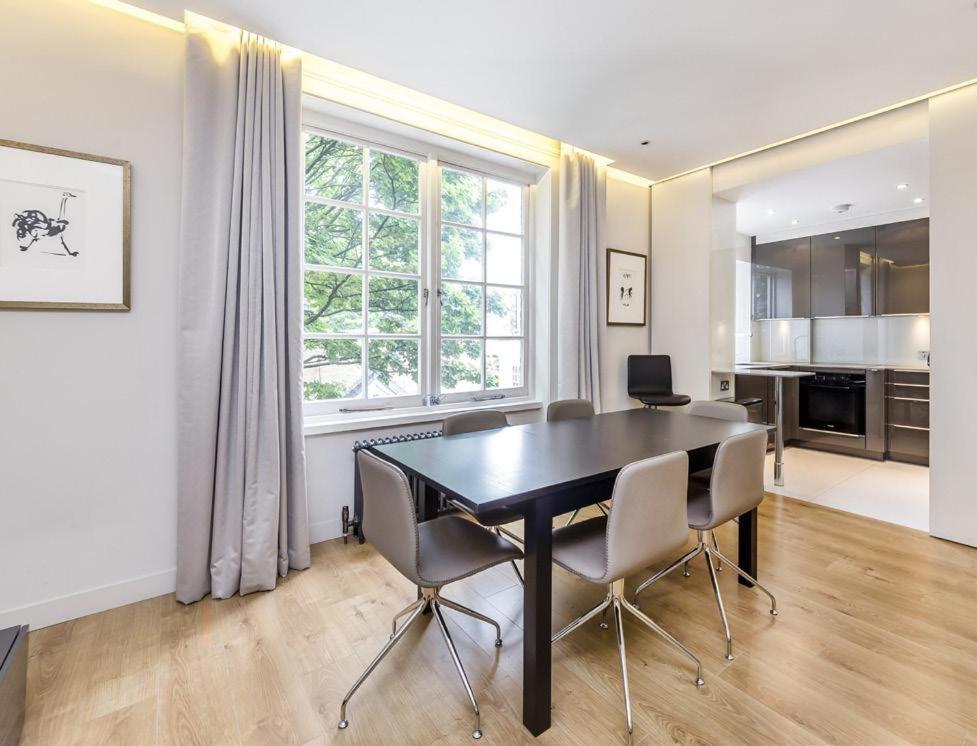 2 Bed, 2 Bath In Mayfair, Garden View 런던 외부 사진