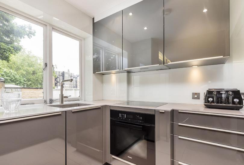 2 Bed, 2 Bath In Mayfair, Garden View 런던 외부 사진